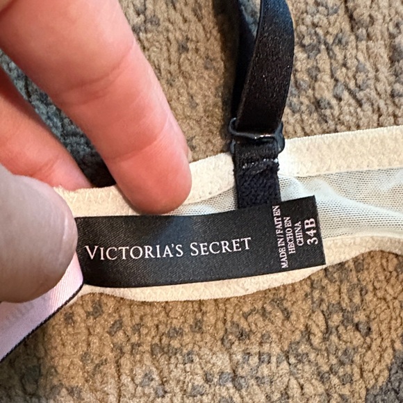 Victoria's Secret Black and White Lace Bra - Picture 3 of 5